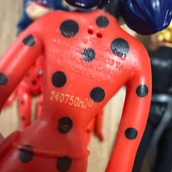 Miraculous Ladybug and Cat Noir fashion dolls bundle. - Picture 3 of 6